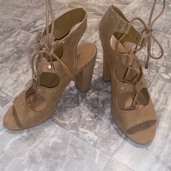 Indigo Rd. women suade heels size 7M - Picture 2 of 6